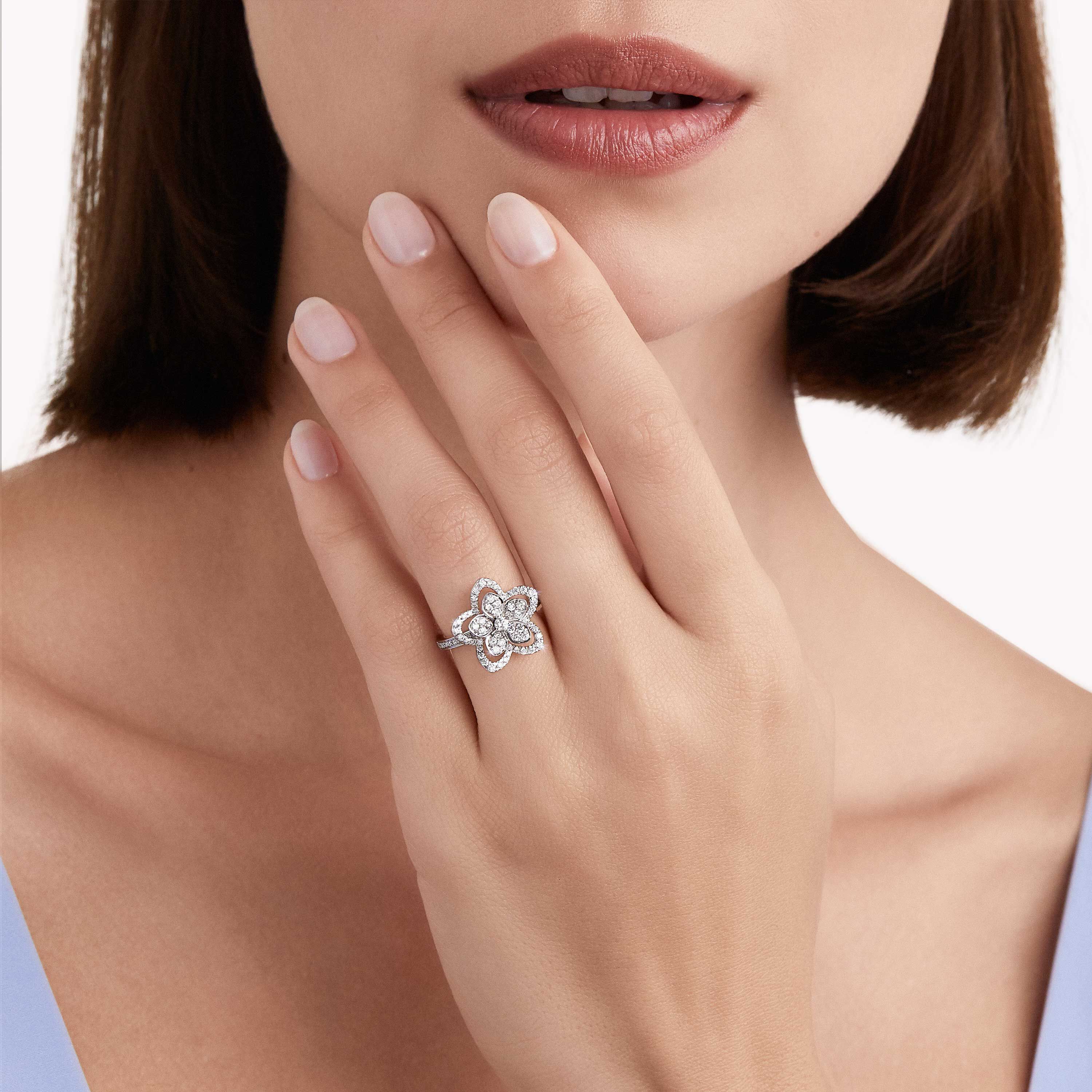 Wild Flower diamond ring, Diamond | Graff